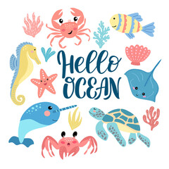 Set van schattige cartoon zeedieren - krab schildpad narwal zeepaardje vis en belettering - hallo oceaan. Vectorafbeeldingen op een witte achtergrond. Voor het ontwerpen van posters, covers, kaarten, prints op verpakkingen.
