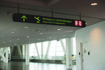 クアラルンプール国際空港　案内標識