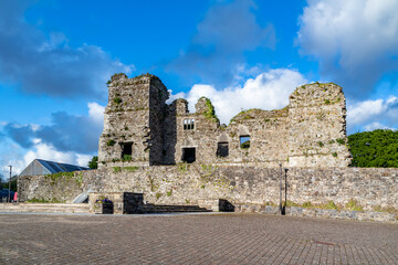 Fototapeta na wymiar The castle ruins in Manorhamilton, erected in 1634 by Sir Frederick Hamilton - County Leitrim, Ireland