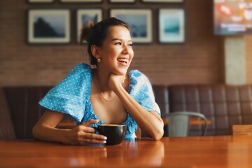 woman drinking coffee