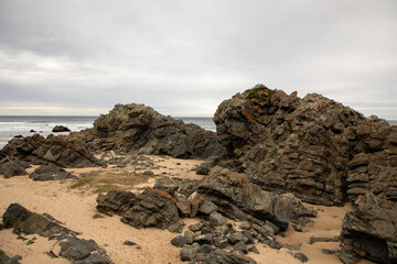 Fototapeta na wymiar Huge rocks on a beach with ocean in the back