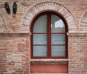 Fototapeta na wymiar Detail of a window in a brick wall