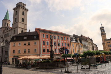 Fototapeta na wymiar Historischer Stadtkern in Zittau; Marktplatz mit Johanniskirche und Rathaus