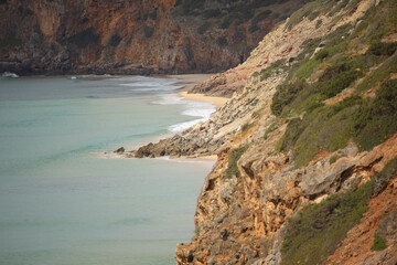 Fototapeta na wymiar Portugiesisches Meer, Atlantik, Wellen, Wasser, Küste, Felsen