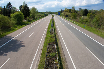 Leere Autobahn, A6 bie Saarbr&uuml;cken, von einer Br&uuml;cke