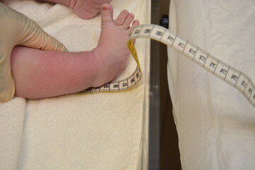 newborn foot measurement baby