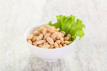 White canned beans for vegan suisine