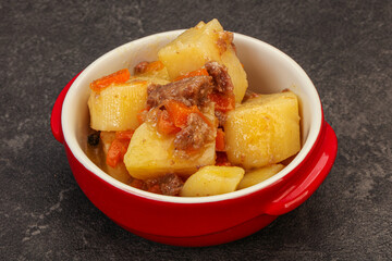 Roasted potato and beef with sauce