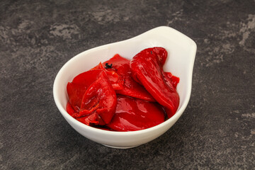 Grilled pepper in the oil