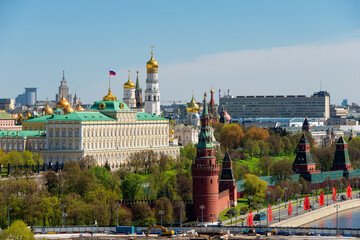 Obraz premium Aerial view of the Moscow Kremlin and the Grand Kremlin Palace on a spring day