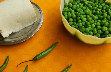 Cottage cheese, peas and green chilies 