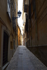 Fototapeta na wymiar strade cittadine di Chieti, Italy