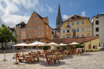 Historische Wurstküche Regensburg mit Häusern und Dom