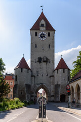 Osttor in  Regensburg im Gegenlicht