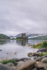 Fototapeta na wymiar Burg in Schottland im Meer