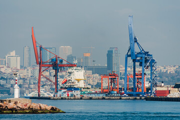 Obraz premium COMMERCIAL PORT IN ISTANBUL