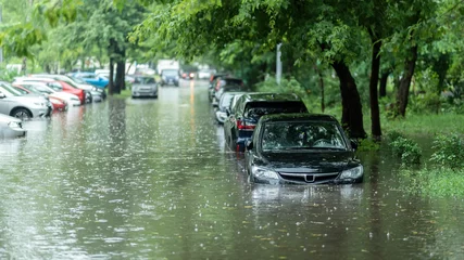 Foto op Aluminium Flooded cars on the street of the city. Street after heavy rain. Water could enter the engine, transmission parts or other places. Disaster Motor Vehicle Insurance Claim Themed. Severe weather concept © MIKHAIL