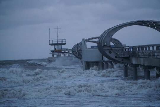 Sturmflut an der Ostsee Seebrücke Kellenhusen