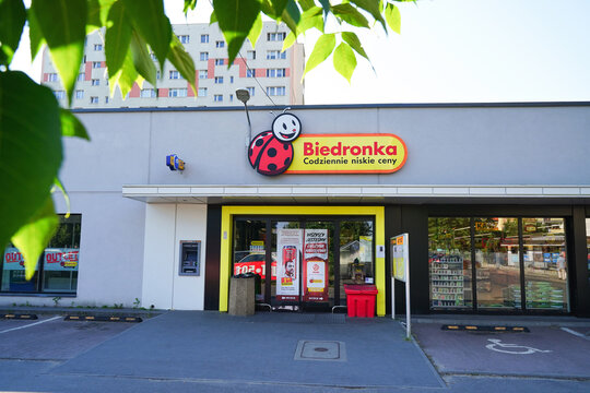 POLAND, BYDGOSZCZ - June 20, 2021: Logo "Biedronka". Largest discount supermarket chain in Poland owned by the Portuguese company Jeronimo Martins. The facade of the store