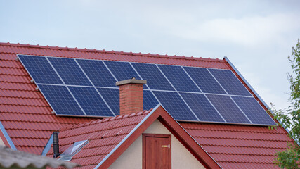 Fototapeta premium Solar panels at the top of a family house