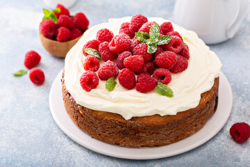 Simple summer cake with raspberries and frosting