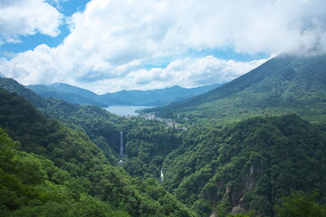 Fototapeta na wymiar 明知平からの華厳の滝と中禅寺湖３