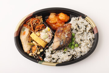 ひじきとわかめのまぜご飯弁当