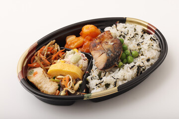 ひじきとわかめのまぜご飯弁当