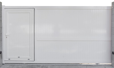 Portail coulissant en aluminium blanc avec portillon intégré 