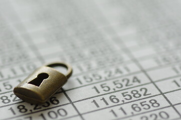 セキュリティ対策（インターネット、パソコン、個人情報、ウイルス）のイメージ素材