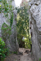 path passage between the stones and rock of the rocks of the Cirque de Mourèze