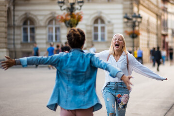 Fototapeta premium Happiness is in friendly embraces.