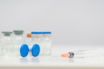 Medical instrument syringe and vaccine reagent bottle