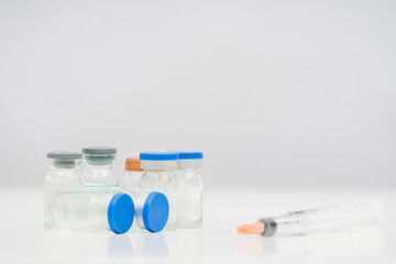 Medical instrument syringe and vaccine reagent bottle