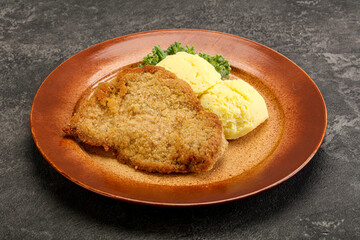 Crispy chicken schnitzel with mashed potato