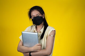 A happy woman received vaccines.