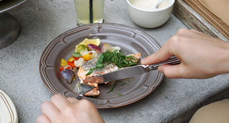 サーモンの料理