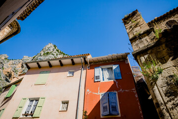 Dans les rues de Moustiers-Sainte-Marie