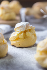 Pour the cream on the table ready to serve.