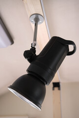 天井に取り付けられたストロボ