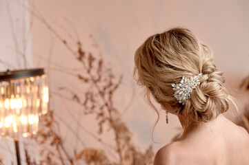 A classic wedding bun. The bride's hair, hairdressing. Blonde with curly hair. - 442530790