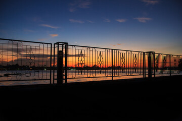 Fototapeta na wymiar Fence sunset