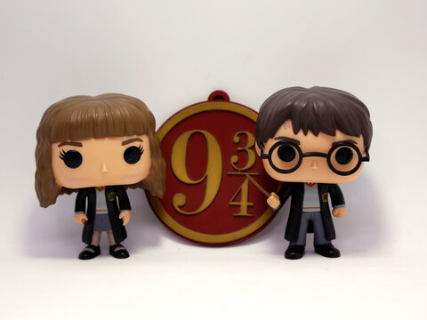 Harry Potter and Hermione Granger Funko pop. Toys for kids. Characters of the movies of Harry Potter. Hogwarts School. Platform 9 3/4 of the Hogwarts Express train. Characters from the books of J. K. 