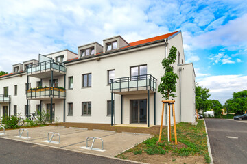 Fototapeta na wymiar new apartments with balconys under construction