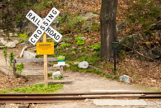 railroad crossing sign and gate in Portland ME