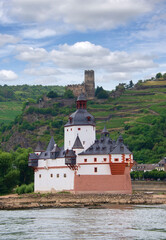 Fototapeta na wymiar The Pfalzgratenstein Castle on the Rhine River