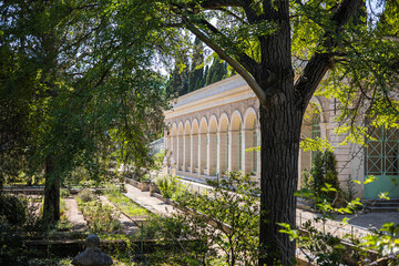Orangerie du Jardin des Plantes de Montpellier en été (Occitanie, France)