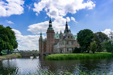 Fototapeta na wymiar view of the Frederiksborg Castle in Hillerod on a beautiful summer day