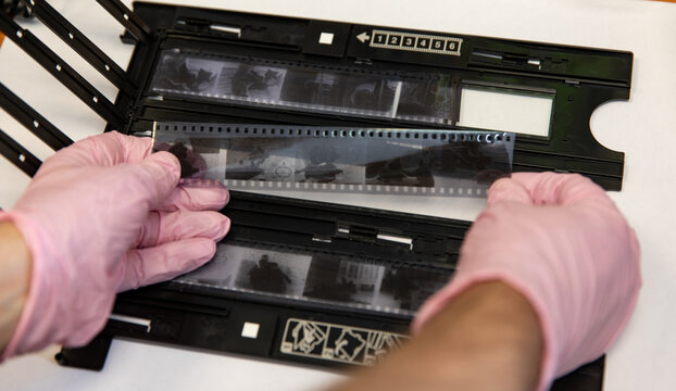 Preparation of framing of negative photographic film for scanning and digitization in electronic form.