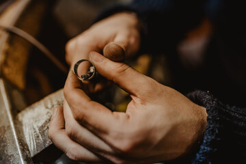 Crop hands shaping ring